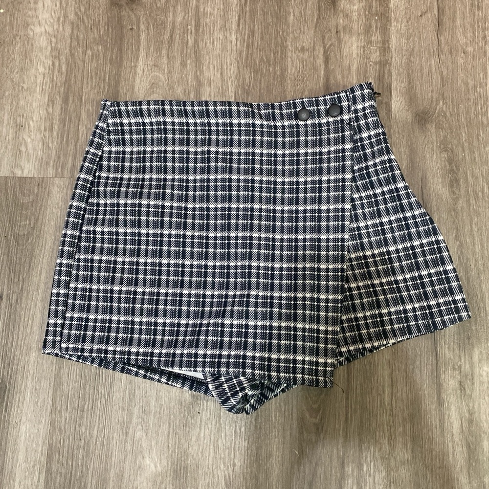 black and white plaid skirt